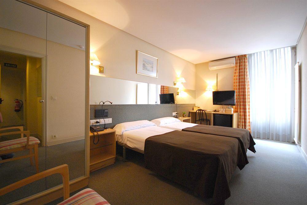 Hotel Avenida Pamplona Rum bild