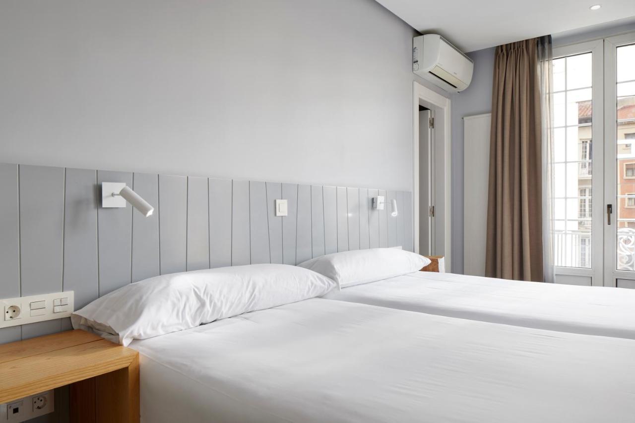 Hotel Avenida Pamplona Exteriör bild