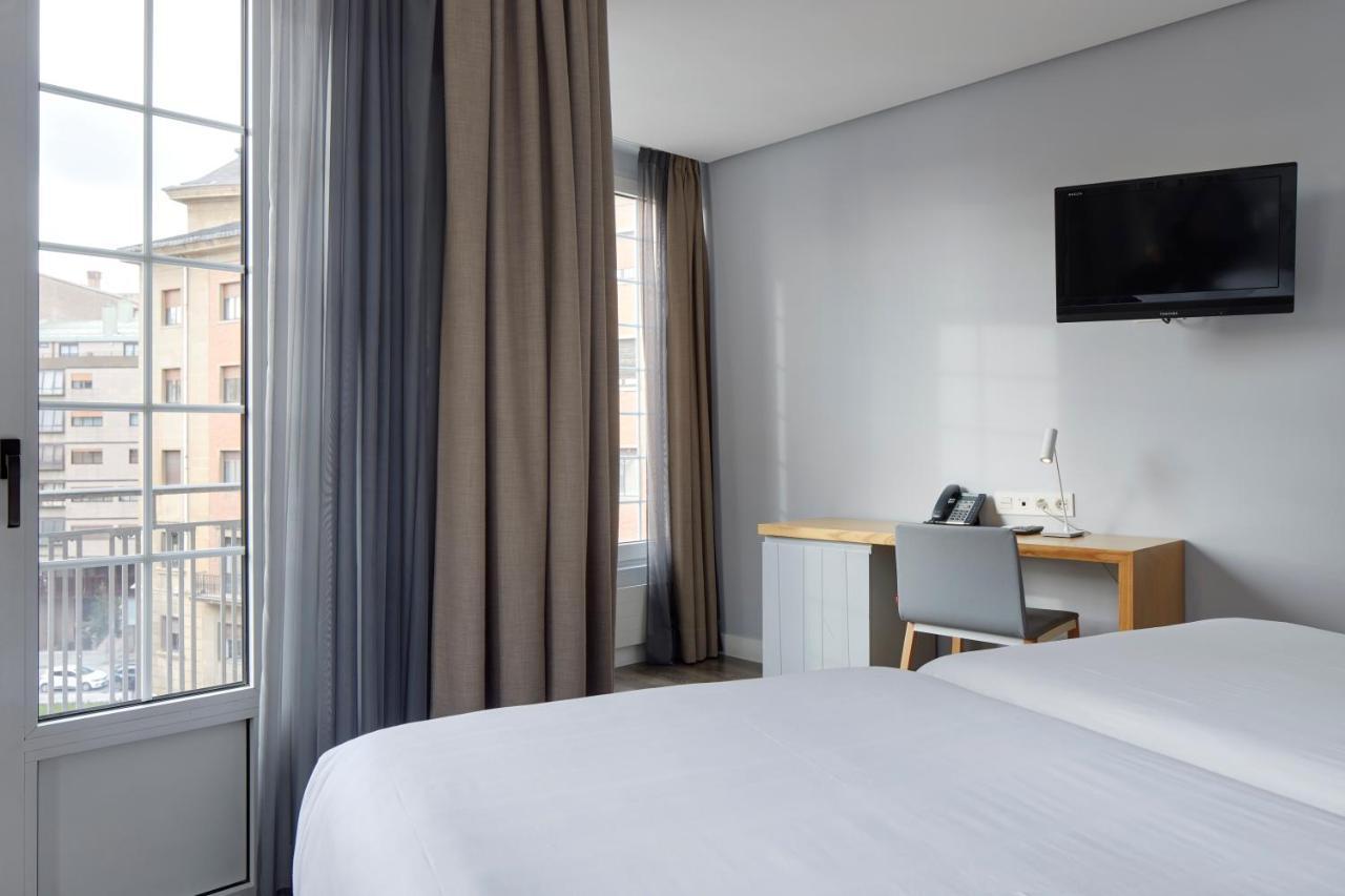 Hotel Avenida Pamplona Exteriör bild