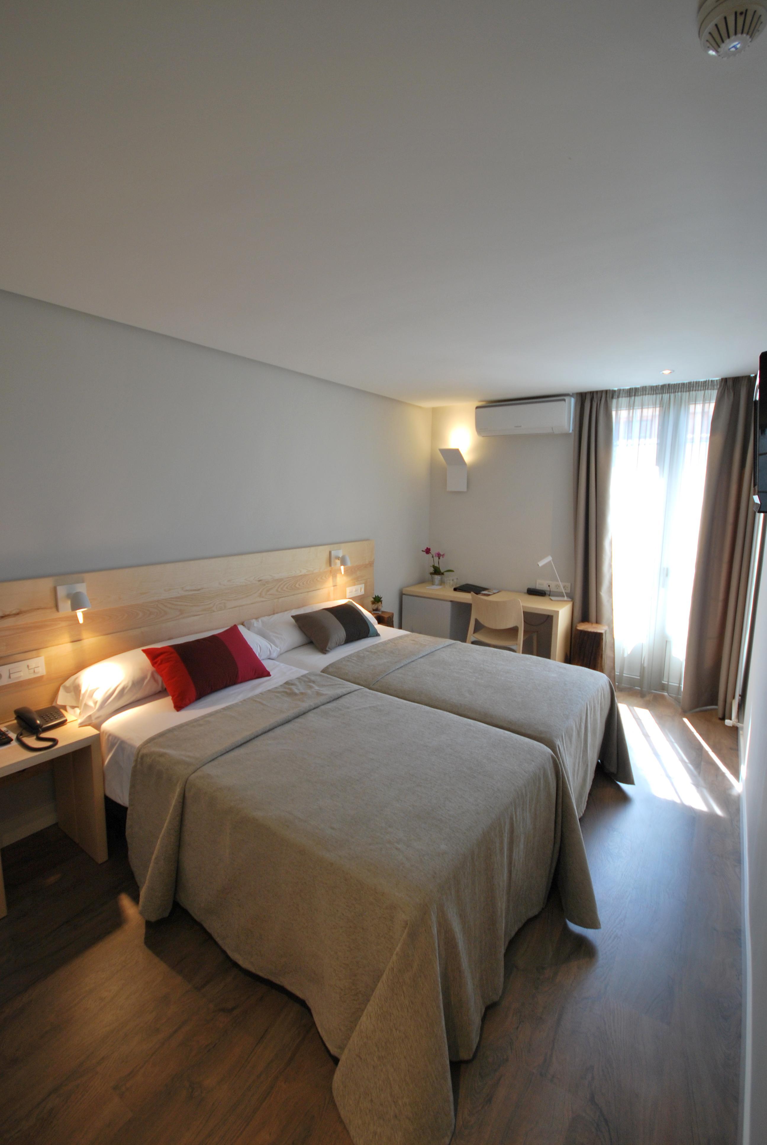 Hotel Avenida Pamplona Exteriör bild
