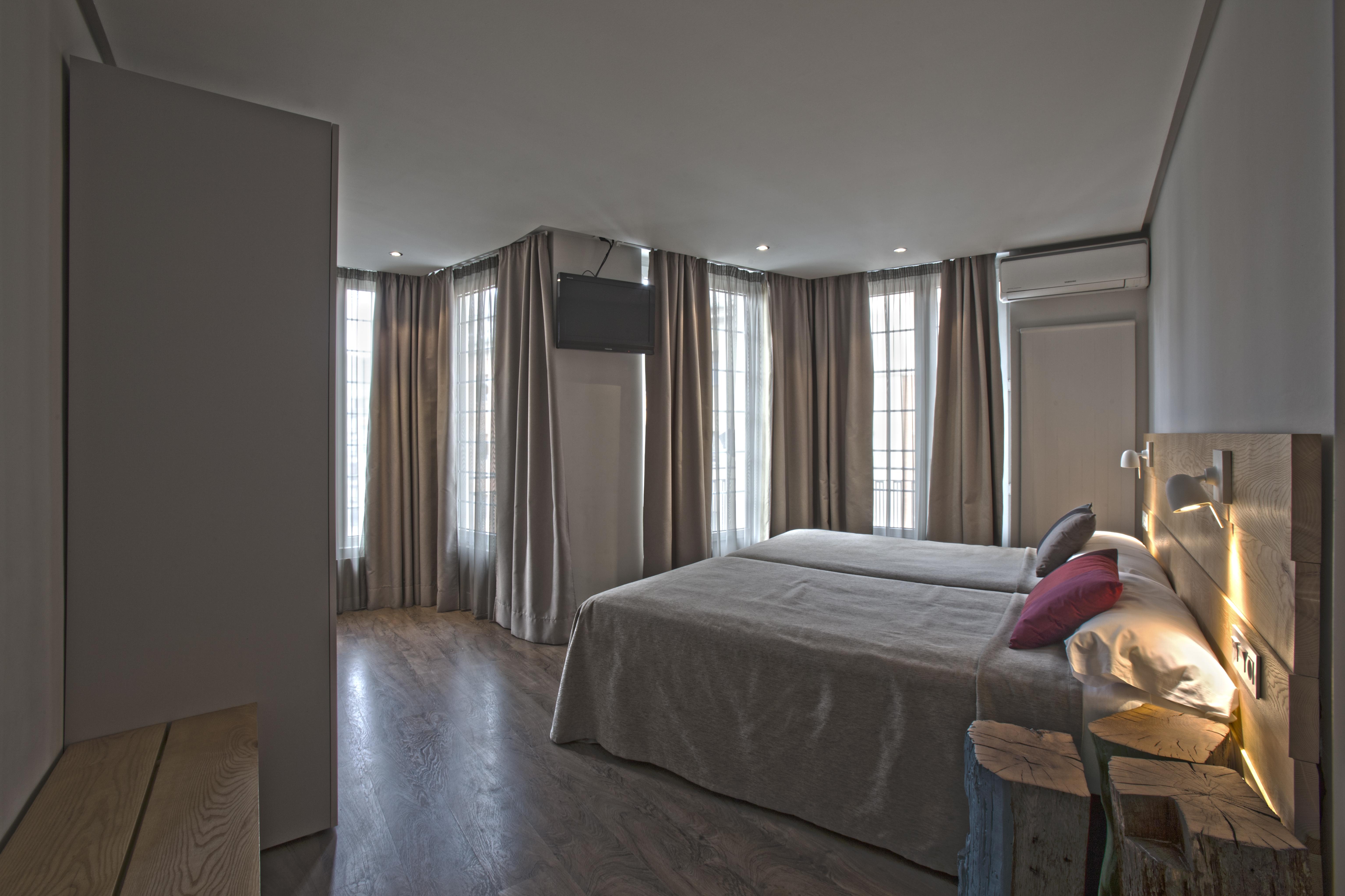 Hotel Avenida Pamplona Exteriör bild