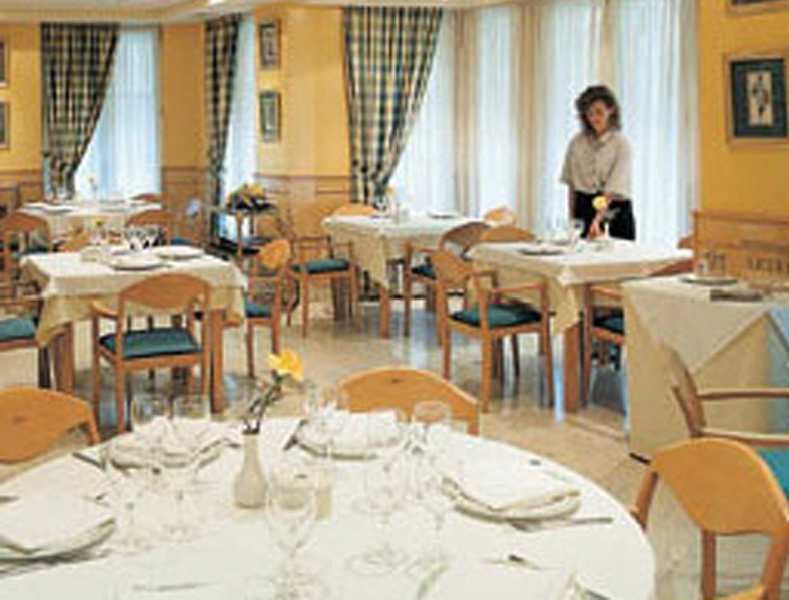 Hotel Avenida Pamplona Exteriör bild