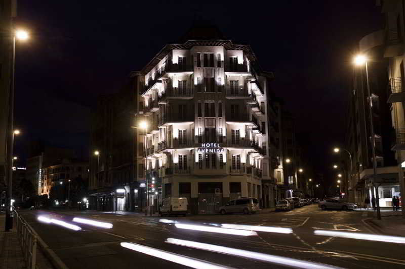 Hotel Avenida Pamplona Exteriör bild